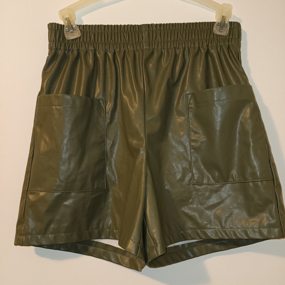LCW Casual Women's Leather Look Shorts With Elastic Waist Flat Pocket Detailed